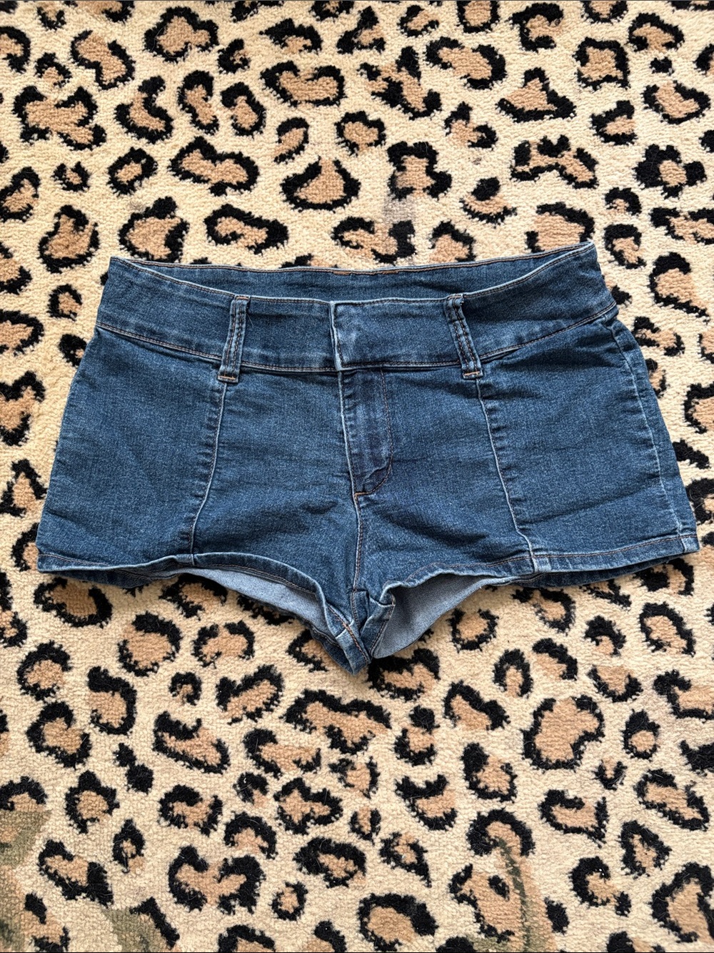 Low rise shorts